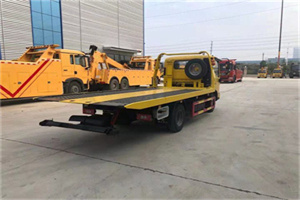 海港非事故拖车