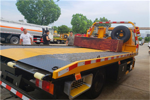 海港附近拖车电话号码服务