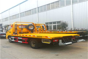 海港附近拖车救援搭电